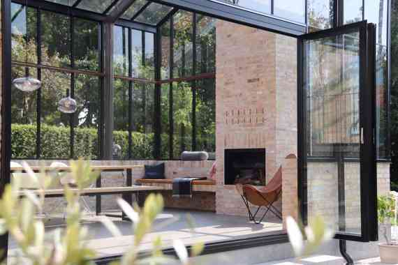 Orangeri i køge udestue tilbygning villa mursten genbrugsmursten foldedør terrasse skorsten Rasmus Jensen ARKITEKT MAA